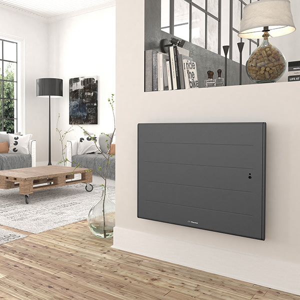 Radiateur électrique Atlantic, panneau mural, couleur gris foncé, dans un salon moderne