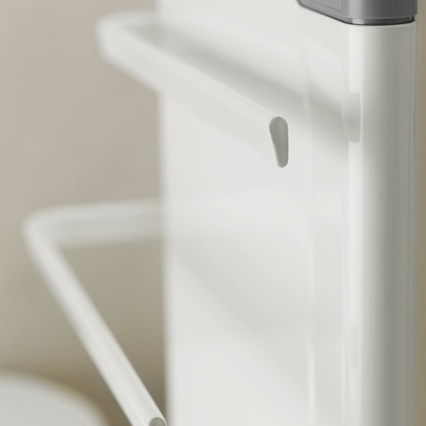 Radiateur sèche-serviettes blanc de marque Atlantic, design moderne pour salle de bain