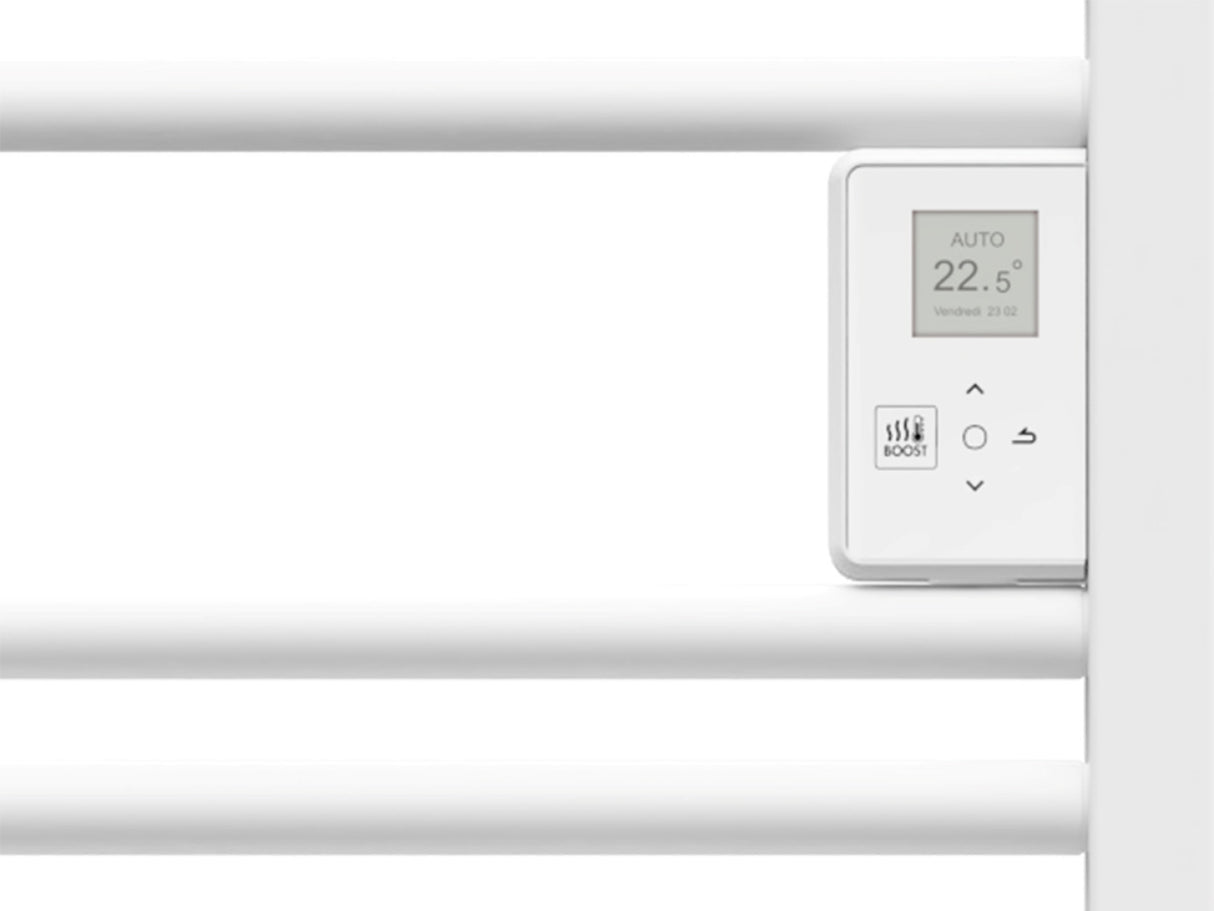 Radiateur sèche-serviettes blanc Thermor avec panneau de contrôle digital