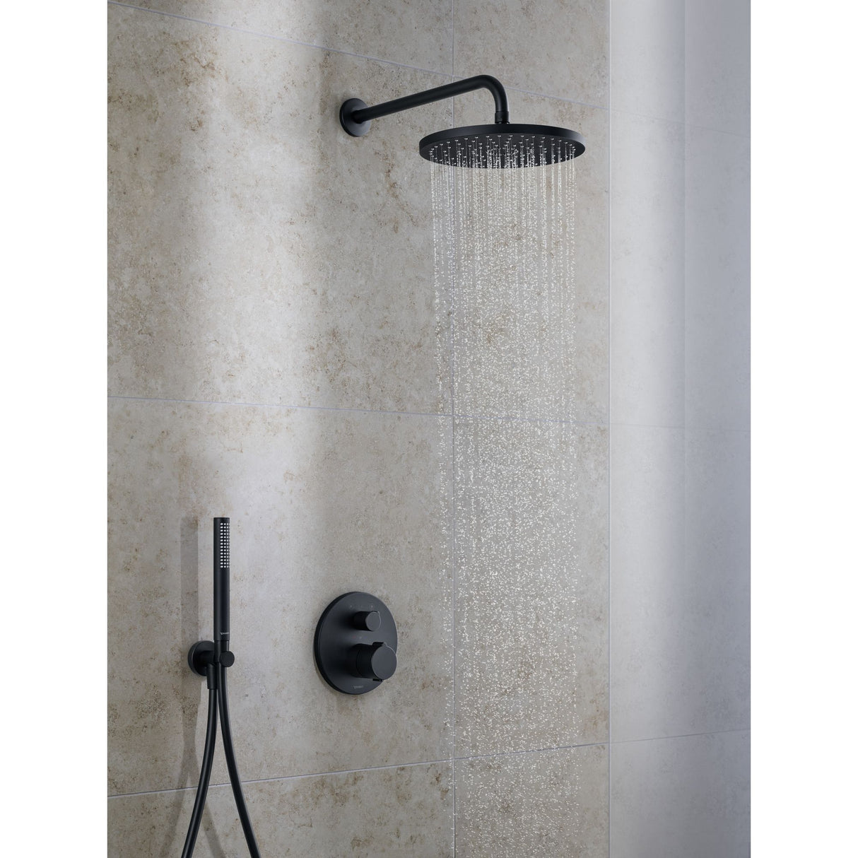 Colonne de douche Hansgrohe noire, mitigeur et douchette design moderne, finition noire.