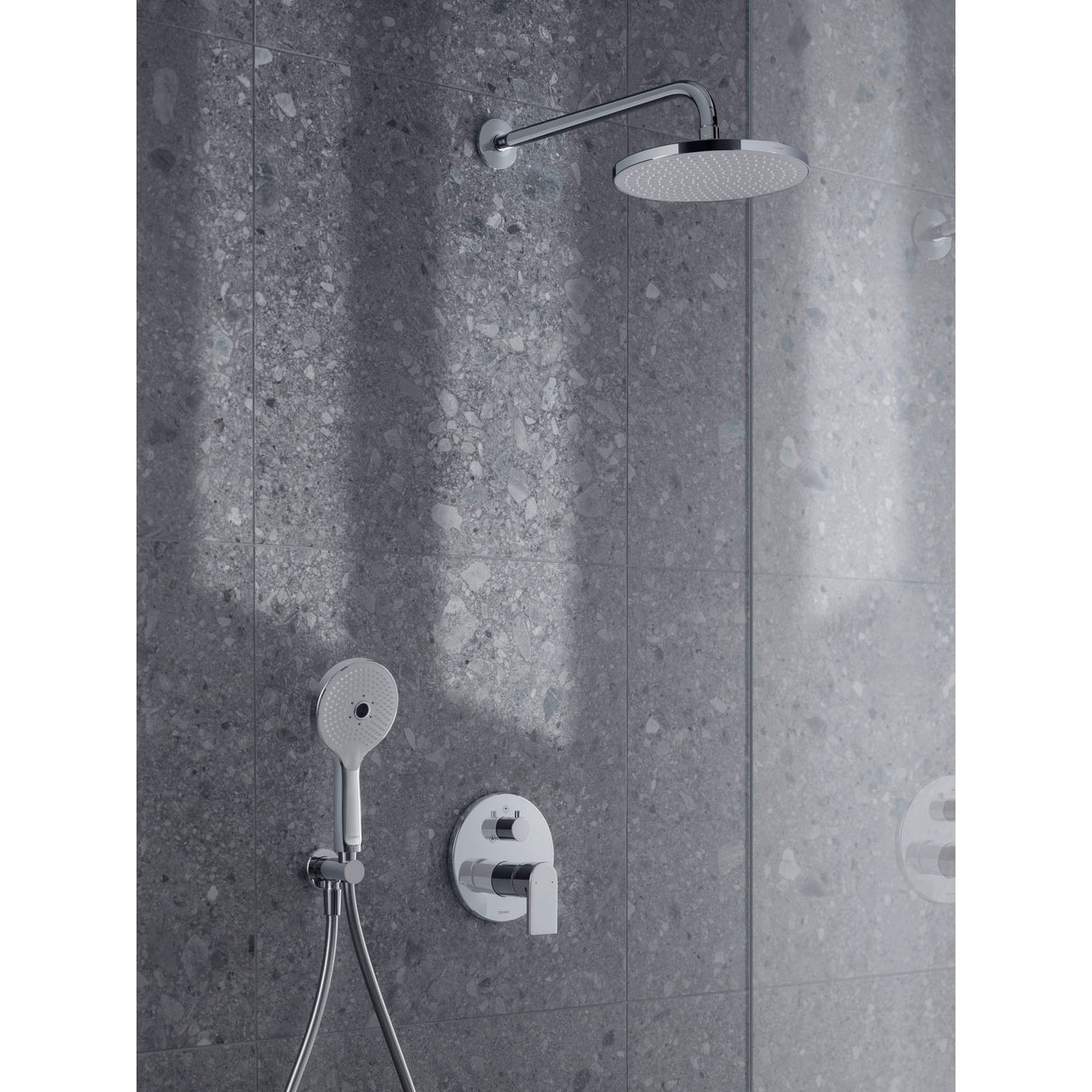 Colonne de douche Grohe, ensemble mitigeur et pommeau, finition chromée argentée