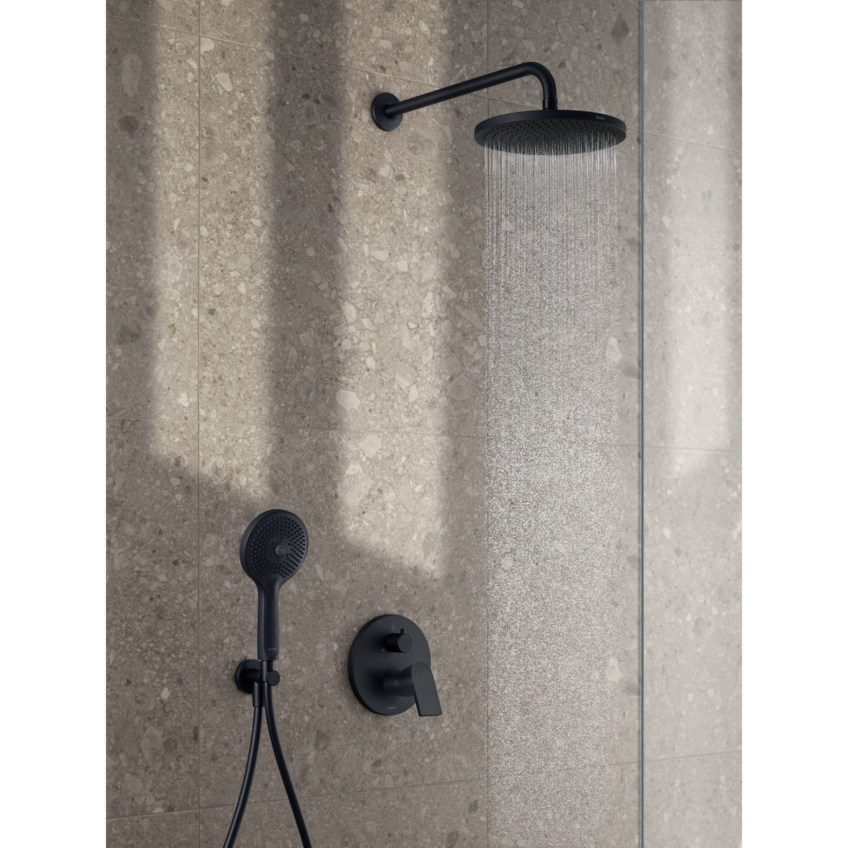 Colonne de douche Grohe noire, ensemble avec mitigeur et pommeau