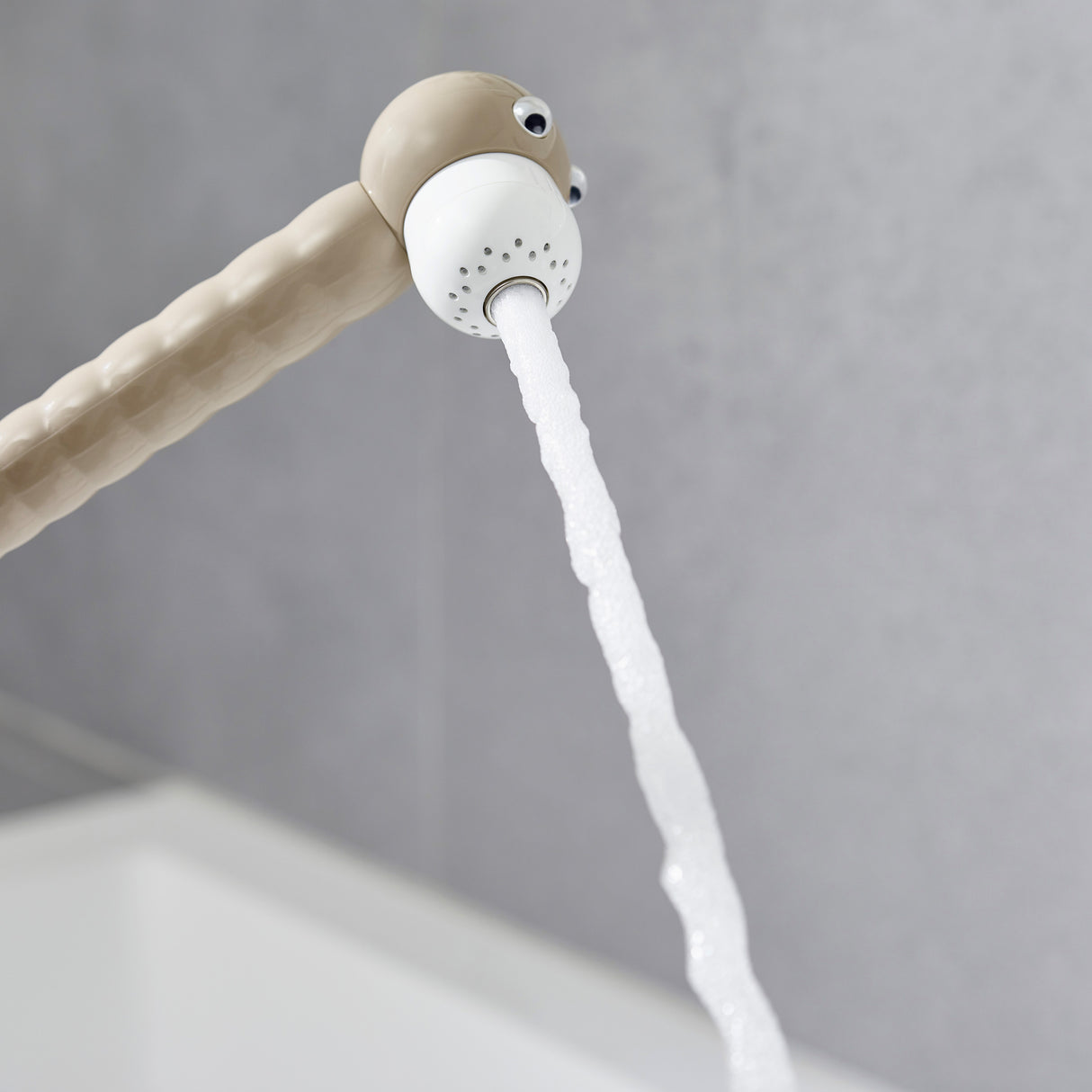 Flexible robinet d'adaptation beige pour lavabo, design ludiquement animalier, eau courante