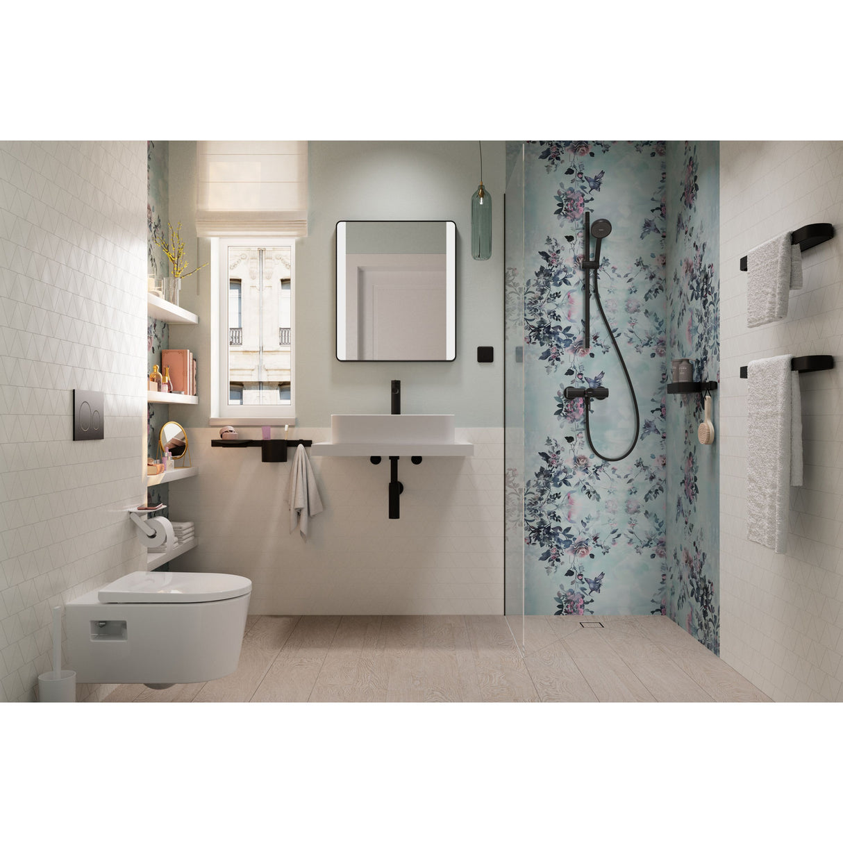 Douche Grohe noire, type mitigeur, sur fond mural floral bleu dans salle de bain moderne.