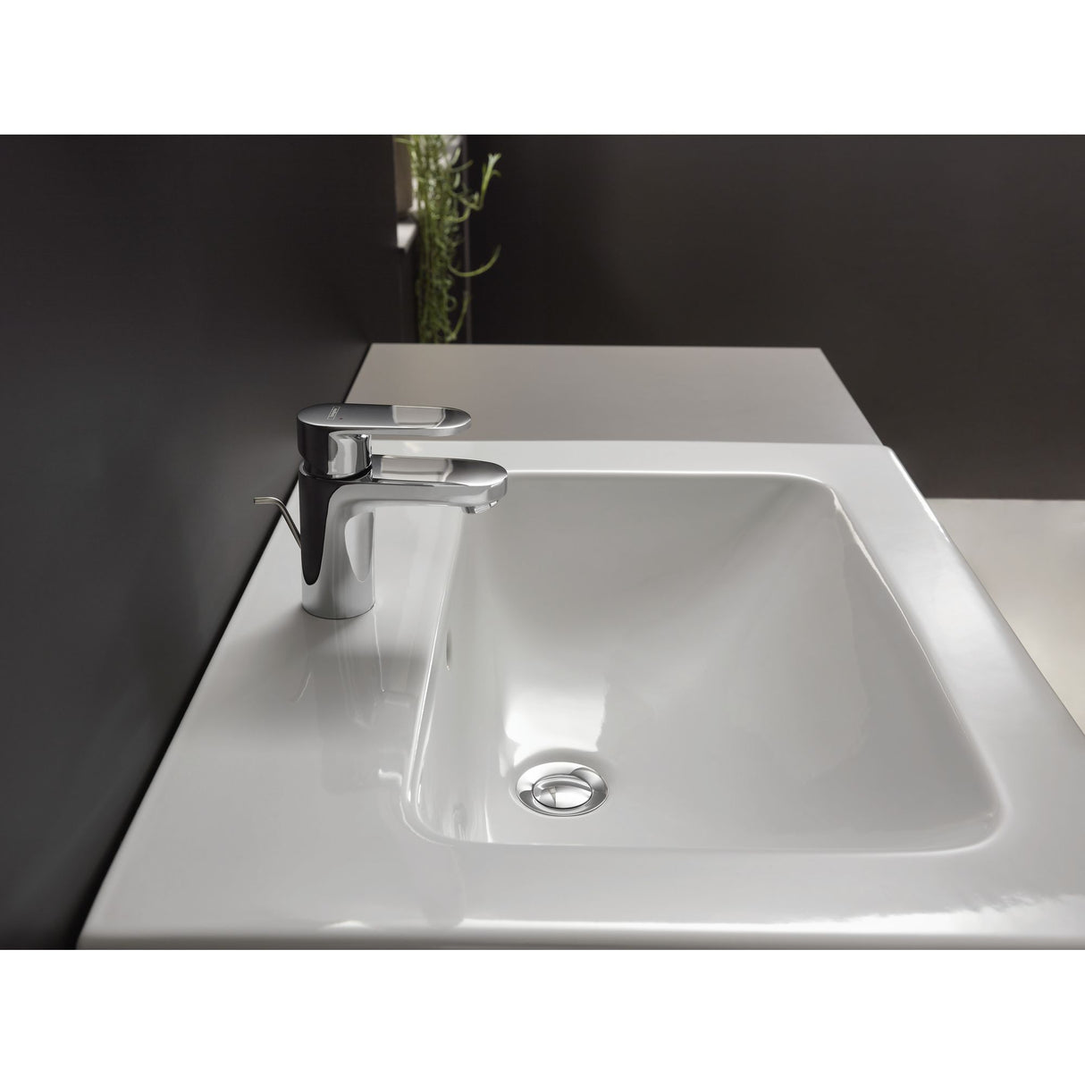 Mitigeur Grohe, robinet salle de bain chromé, design moderne, finition argentée.