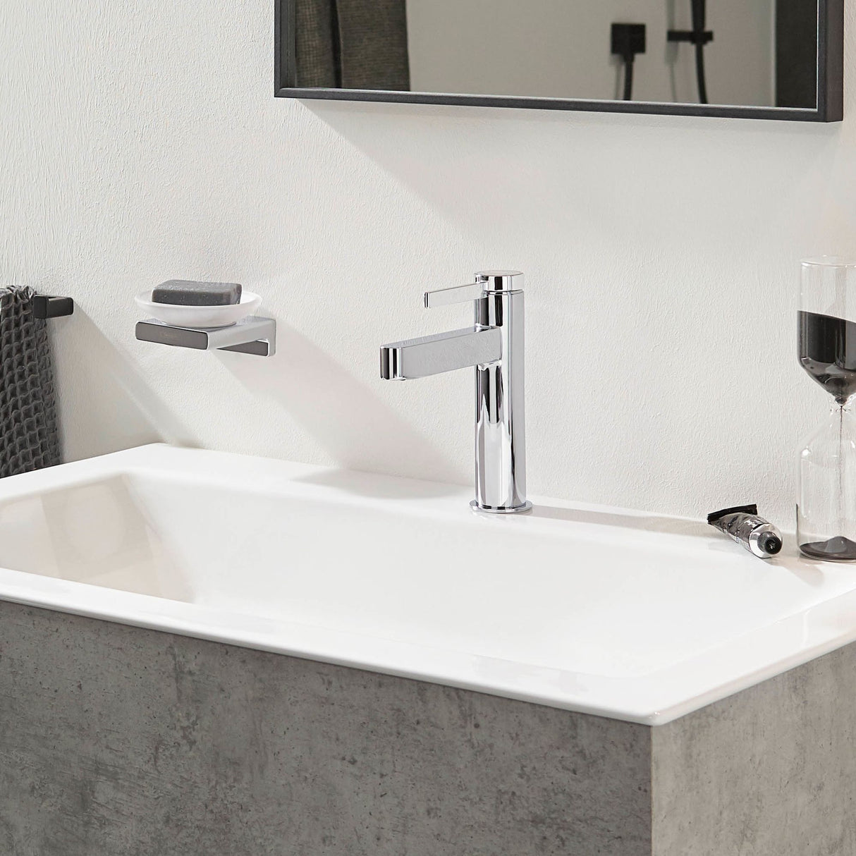 Mitigeur lavabo Grohe chromé, robinet de salle de bain moderne, couleur argentée