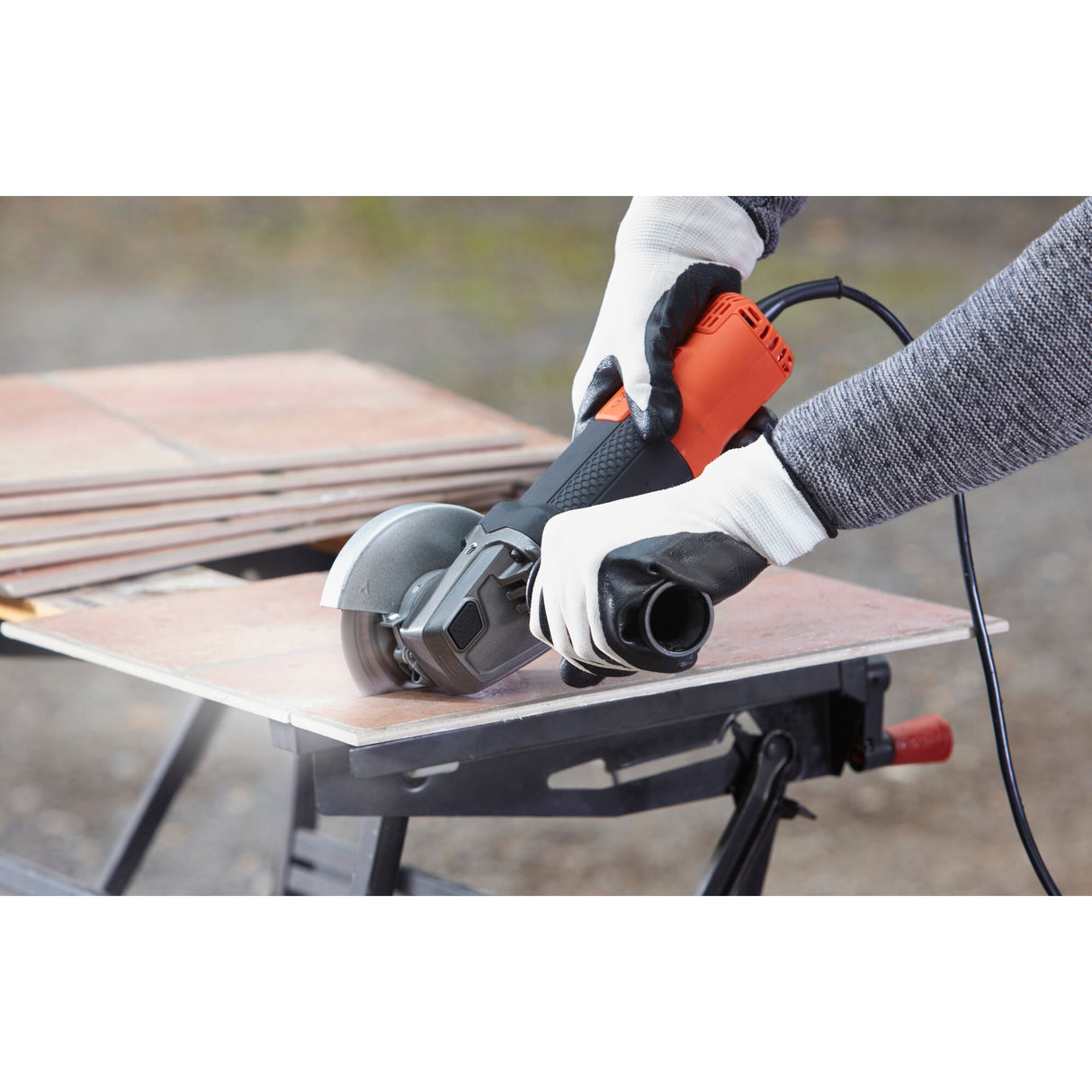 Meuleuse Black+Decker, outil électroportatif orange et noir, découpe de carrelage
