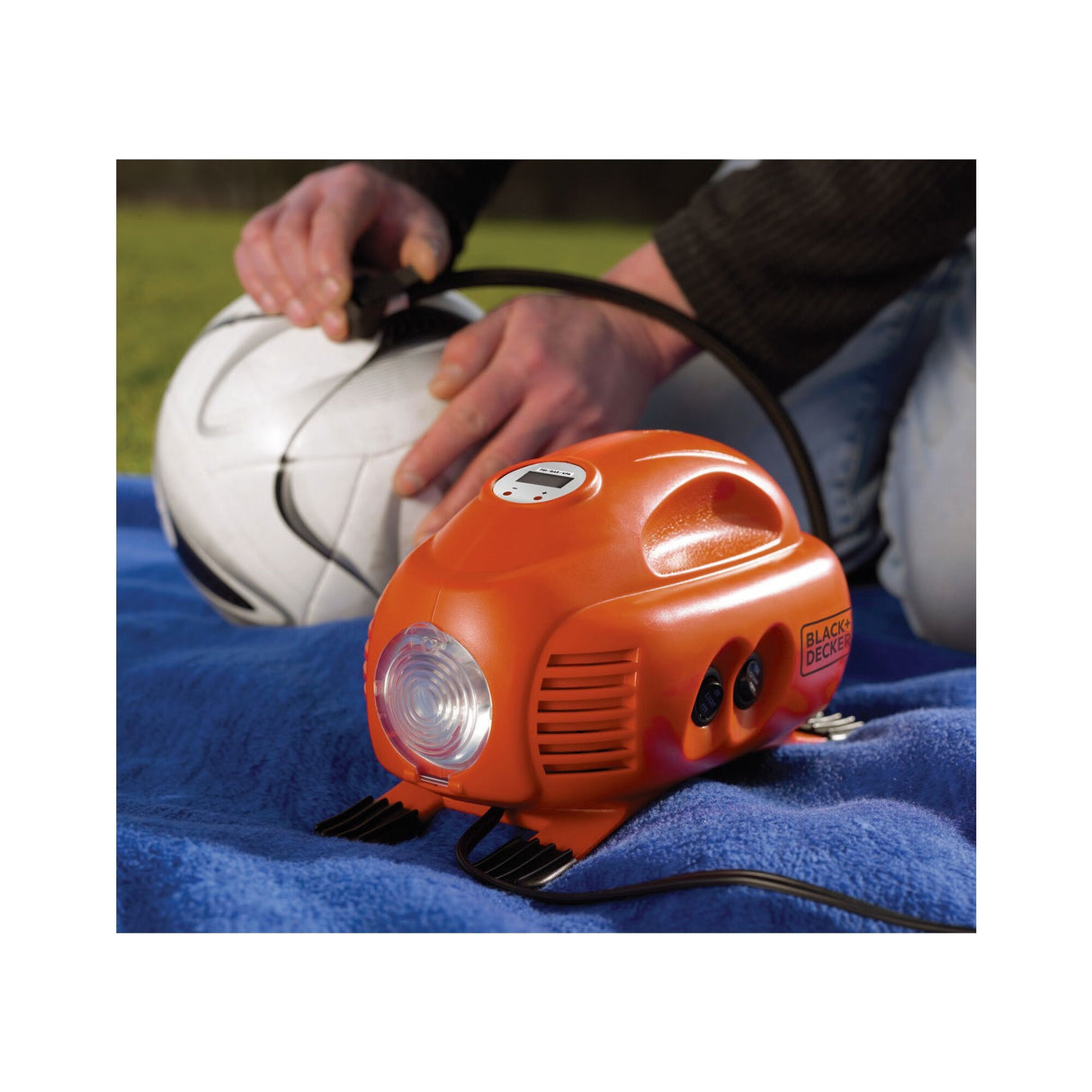 Compresseur d'air Black+Decker portatif orange pour gonfler ballon