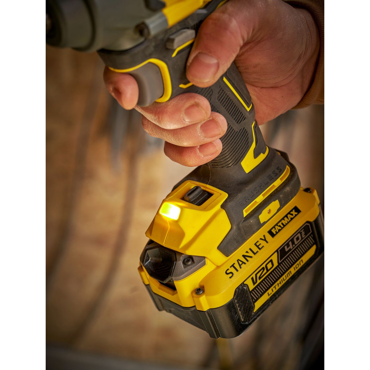 Perceuse visseuse sans fil jaune et noire Stanley Fatmax