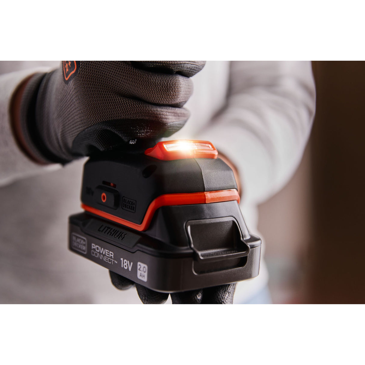 Perceuse visseuse à percussion BLACK+DECKER 18V sans batterie, design compact et moteur brushless pour bricolage efficace.