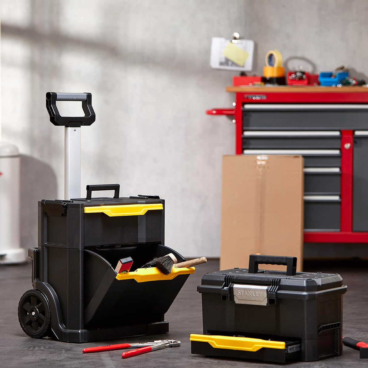 Boîte à outils STANLEY, valise de rangement noire et jaune pour outillage, modèle portable.