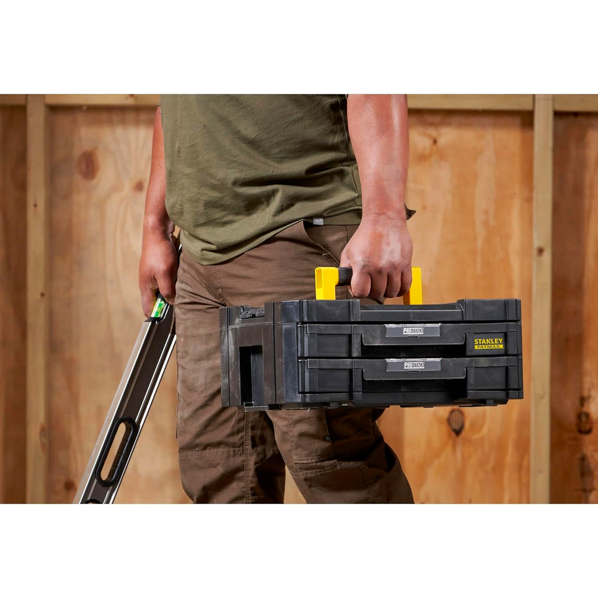 Mallette à outils noire Stanley, poignée jaune, coffret rangement outillage