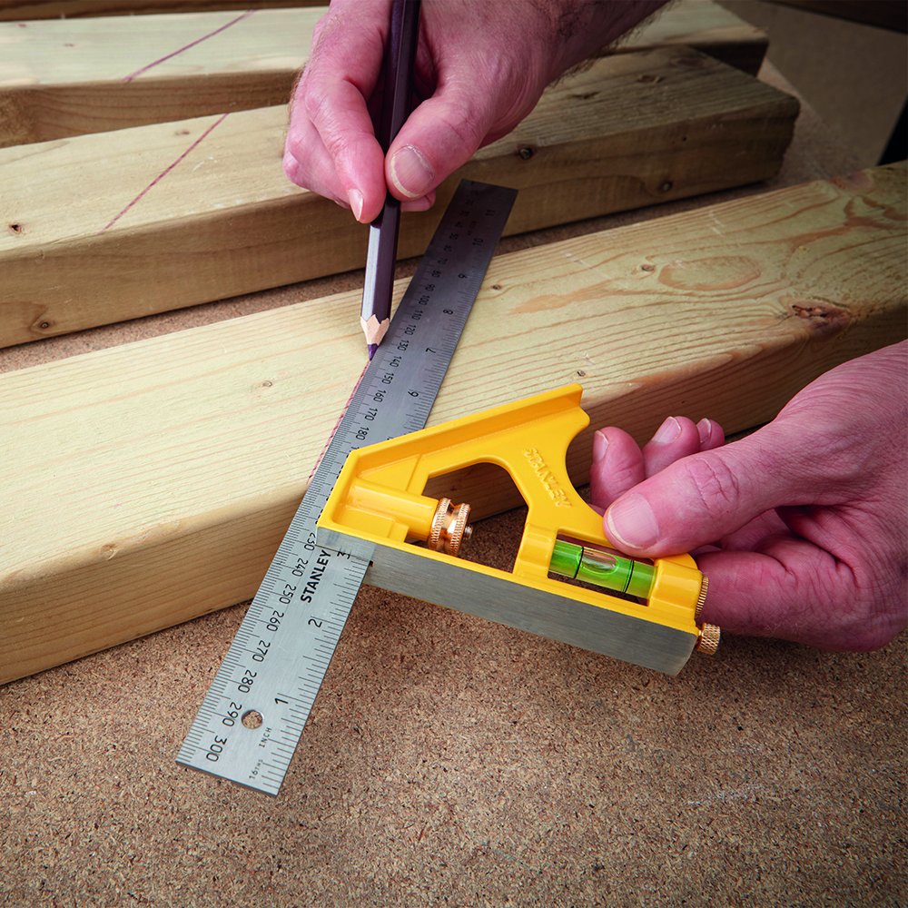Équerre Stanley, outil de mesure jaune pour le traçage sur bois, outillage de précision.