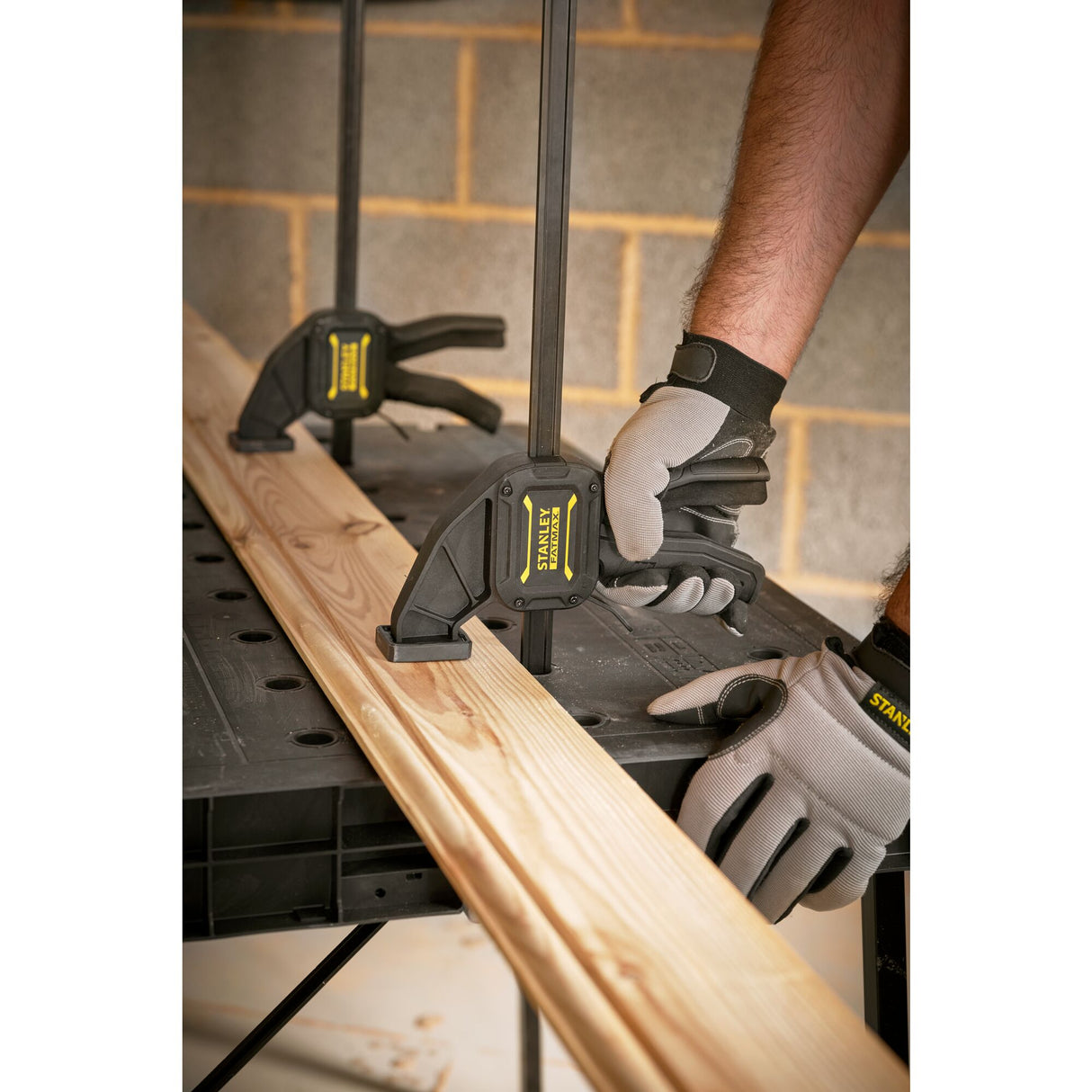 Serre-joint noir Stanley pour bois, utilisé sur établi, outil de serrage