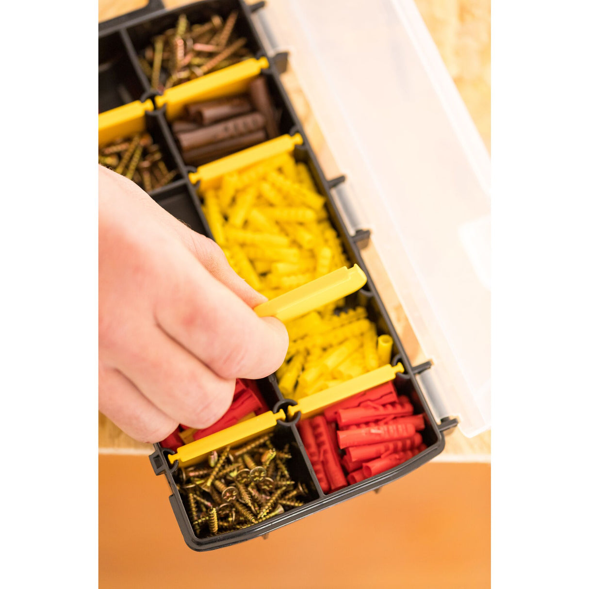 Boîte de rangement Facom, accessoires de fixation, plastique jaune et rouge
