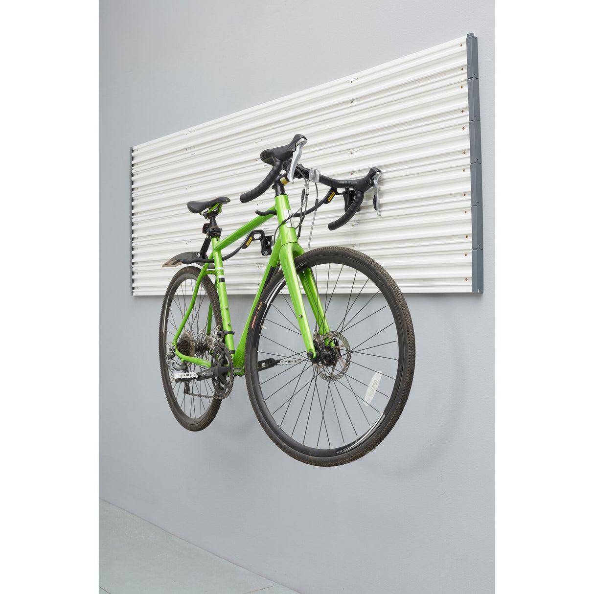 Support mural pour vélo, marque Gladiator, couleur vert, fixation murale pratique.