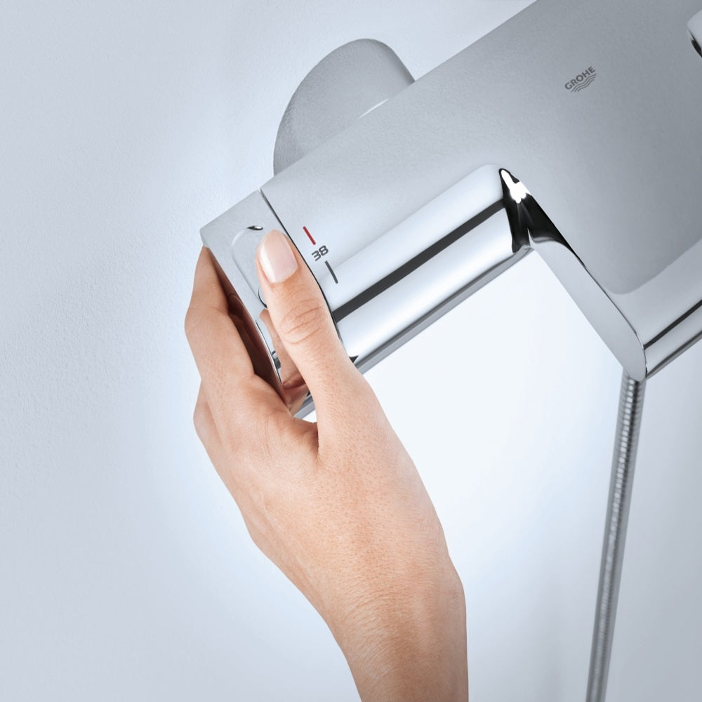 Mitigeur thermostatique Grohe chromé, robinet de douche mural couleur argentée