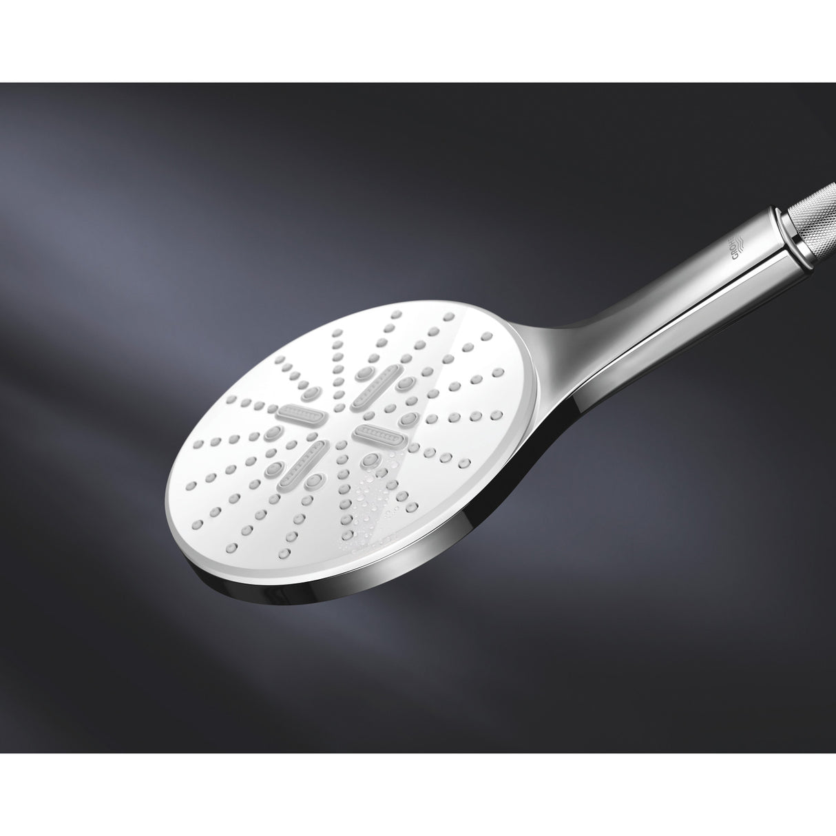 Douchette Grohe, pommeau de douche rond, couleur chrome et blanc.
