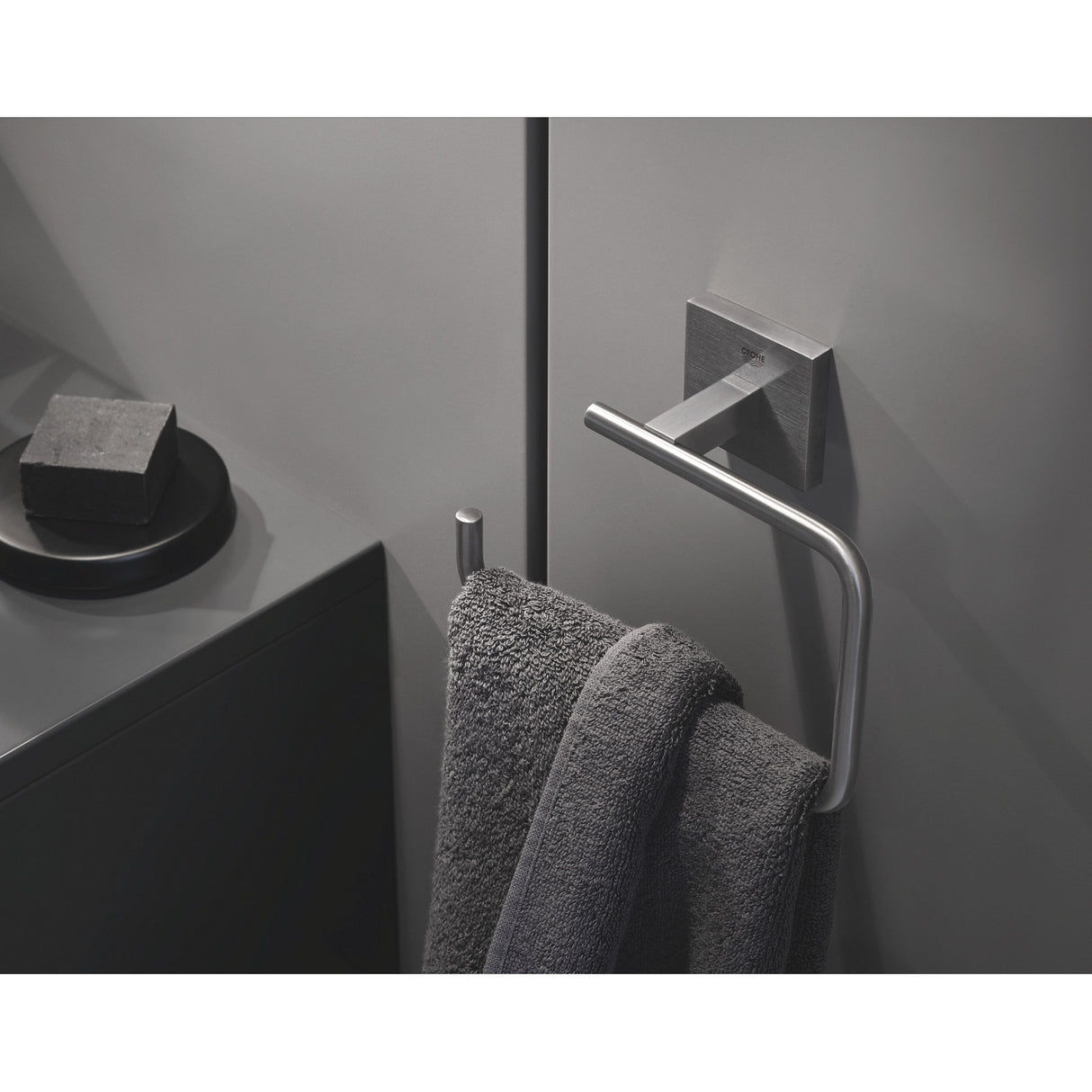 Porte-serviettes Grohe, accessoire mural gris, finition inox, design moderne, salle de bain