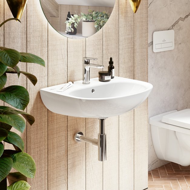 Lavabo blanc de marque Villeroy & Boch, modèle Onovo, installé dans une salle de bain moderne.