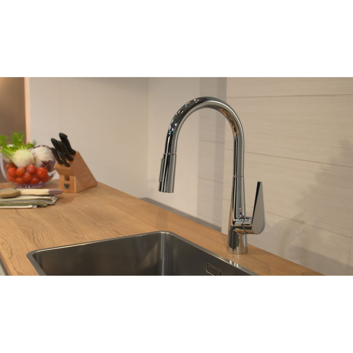 Mitigeur chromé Grohe, robinet de cuisine moderne, couleur argentée