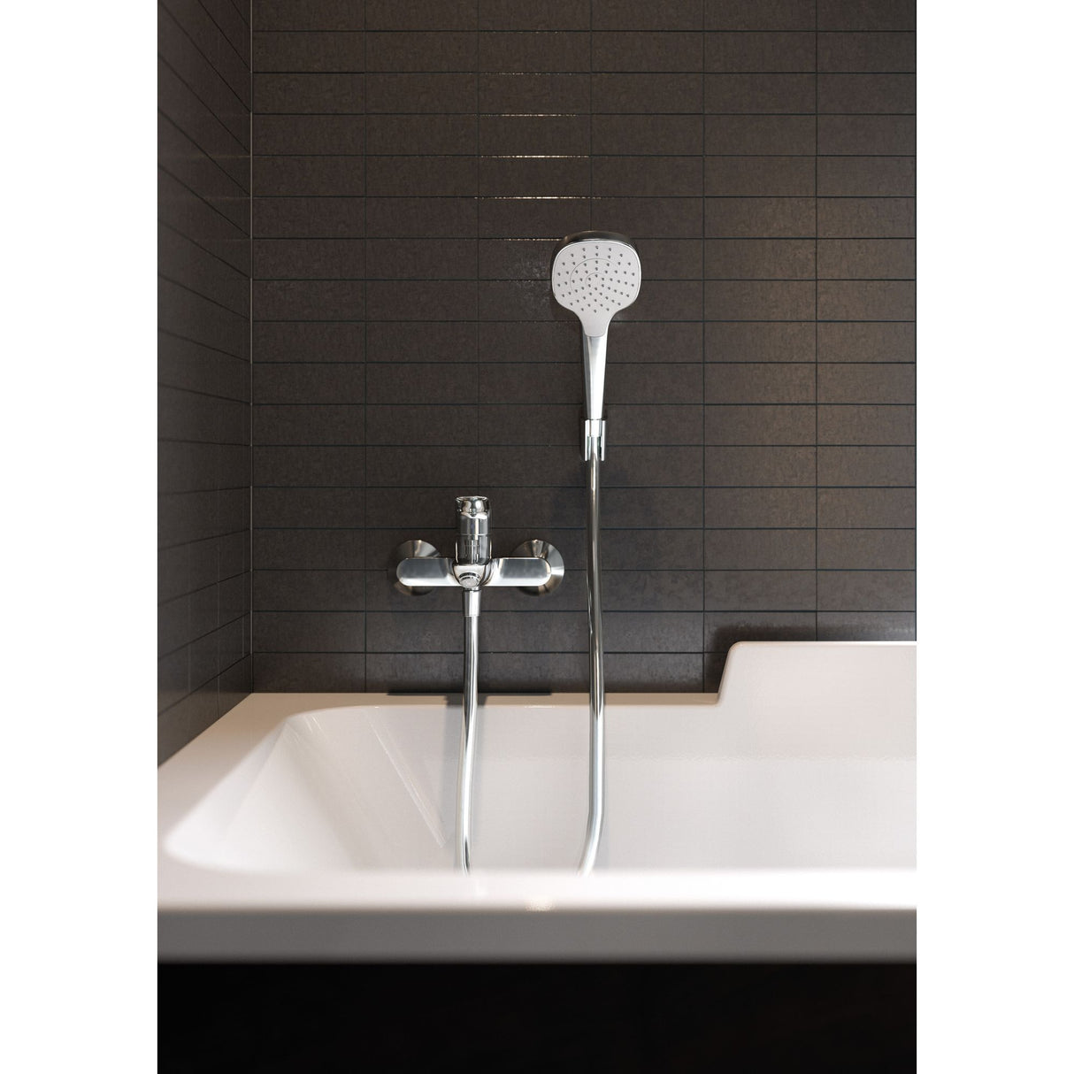 Mitigeur bain-douche Grohe chromé, robinetterie de salle de bain, couleur argentée.