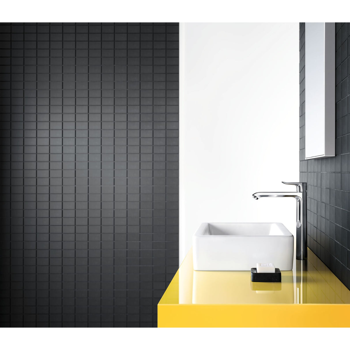 Mitigeur Grohe, robinet de lavabo chromé sur plan vasque jaune.