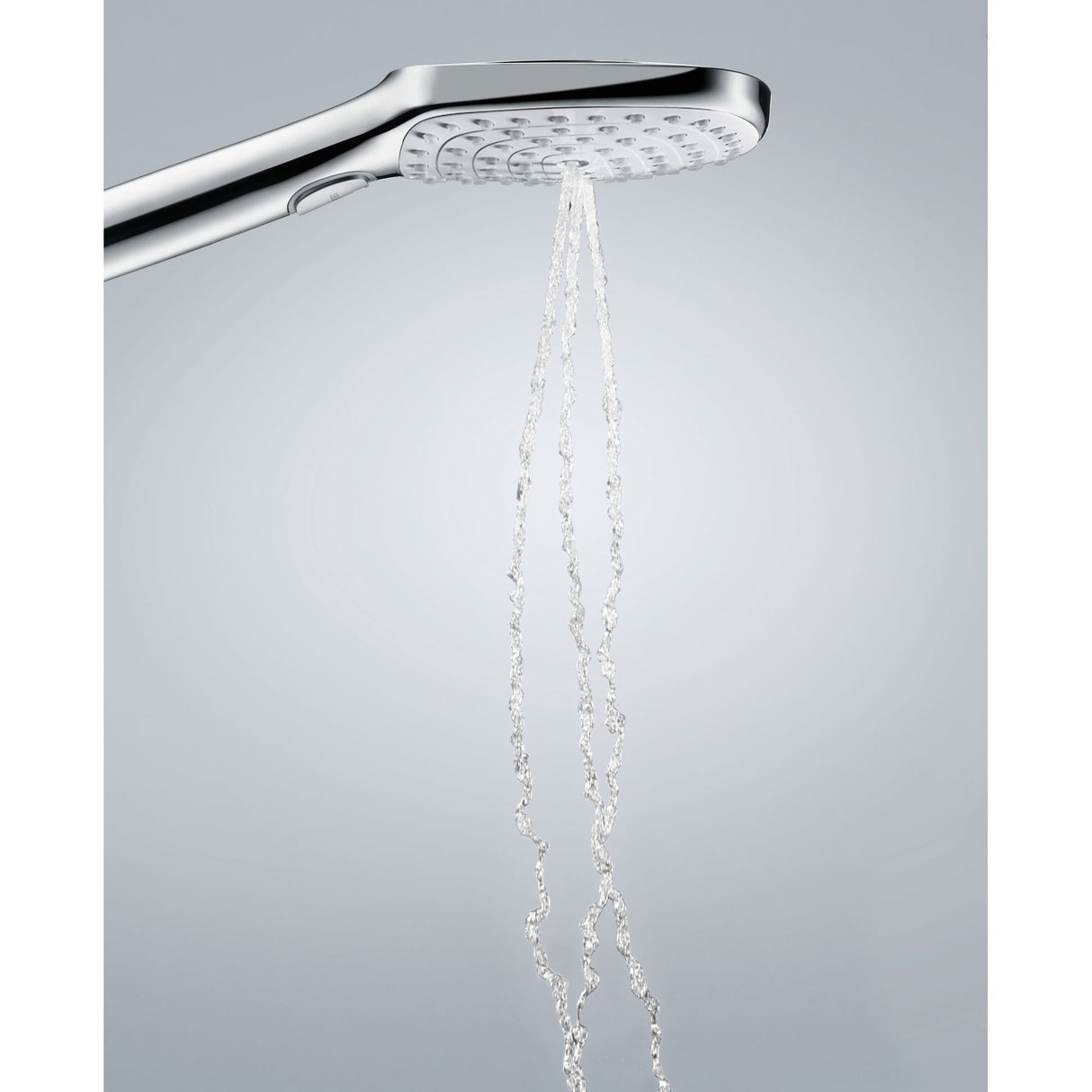 Pommeau de douche Grohe, couleur chromée, jet d'eau visible