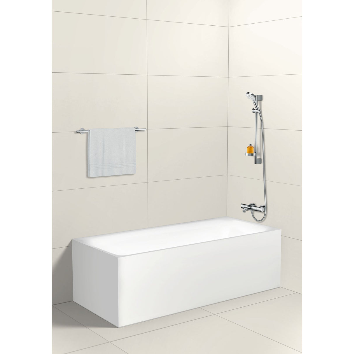 Baignoire blanche Grohe, type baignoire, couleur blanche, installée dans une salle de bain moderne.