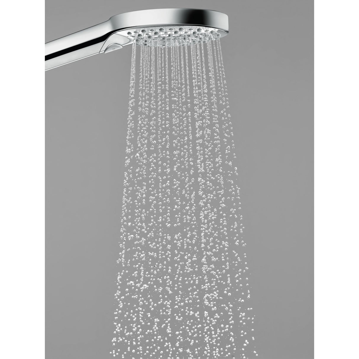 Pommeau de douche Grohe chromé, douchette ronde, couleur argent, eau en jet pluie