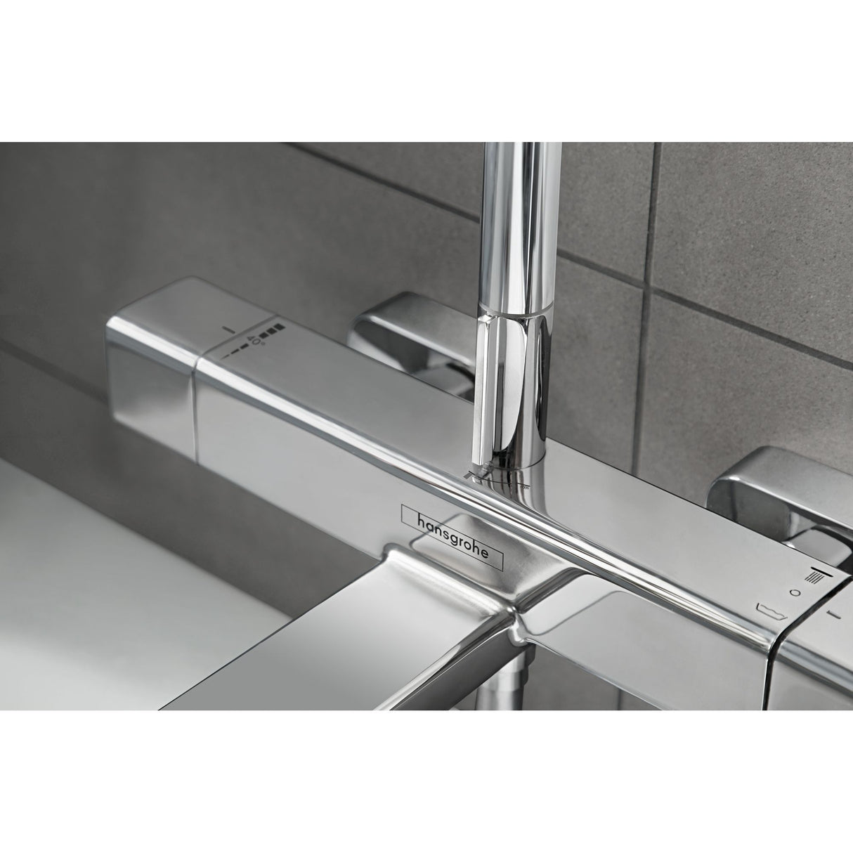 Mitigeur de douche chromé Hansgrohe, robinet moderne couleur argent pour salle de bain