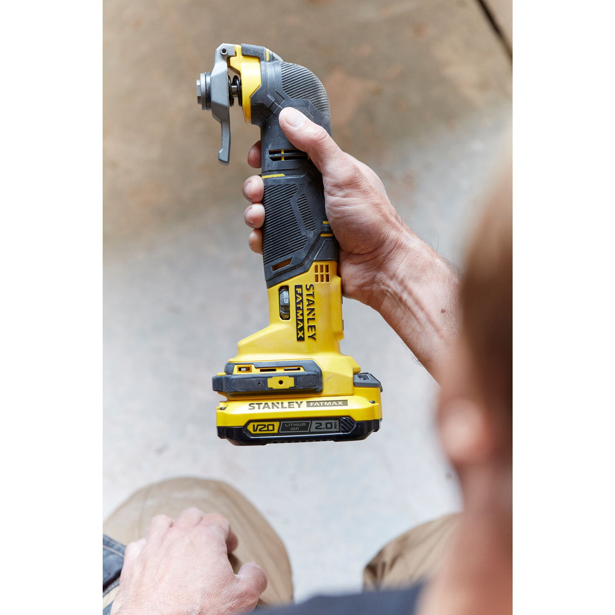 Outil multifonction Stanley Fatmax, électroportatif, couleur jaune et noir.