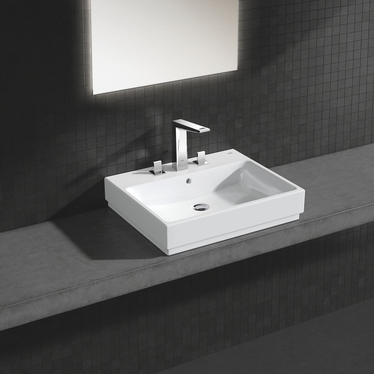 Lavabo blanc Grohe rectangulaire avec robinet chromé, salle de bain moderne