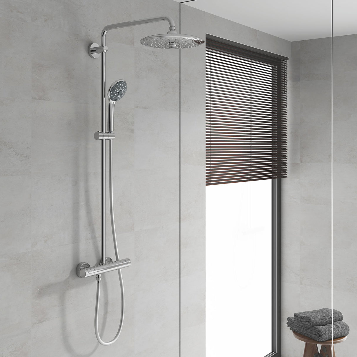 Colonne de douche Grohe chromée, ensemble douche mural moderne, couleur argentée