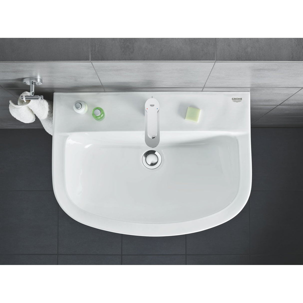Lavabo blanc Grohe, vasque salle de bain rectangulaire, robinet chromé, couleur blanche