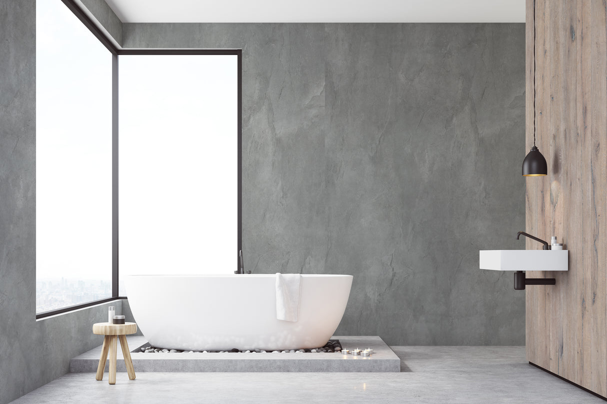 Salle de bain moderne avec panneau mural Vipanel, type revêtement, couleur béton anthracite.