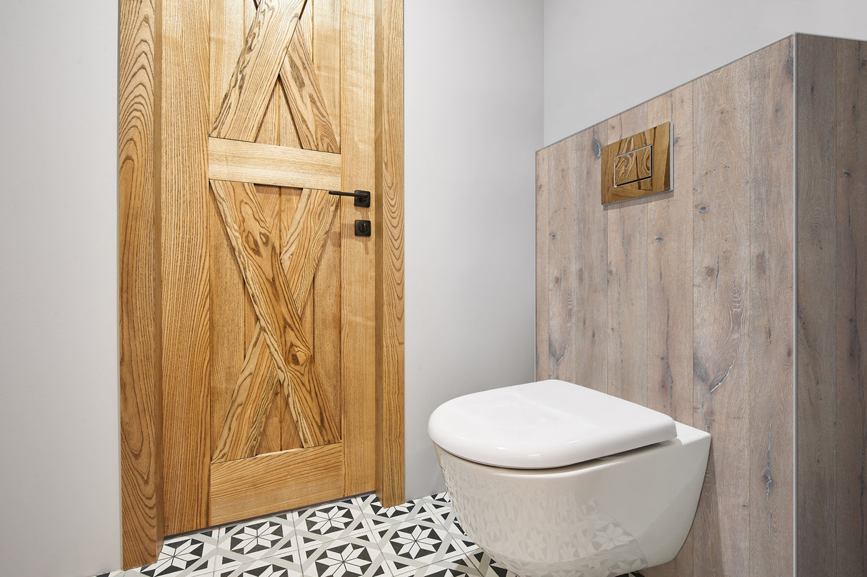 WC suspendu VIPANEL, panneau décor bois clair, couleur bois naturel, marque VIPANEL.