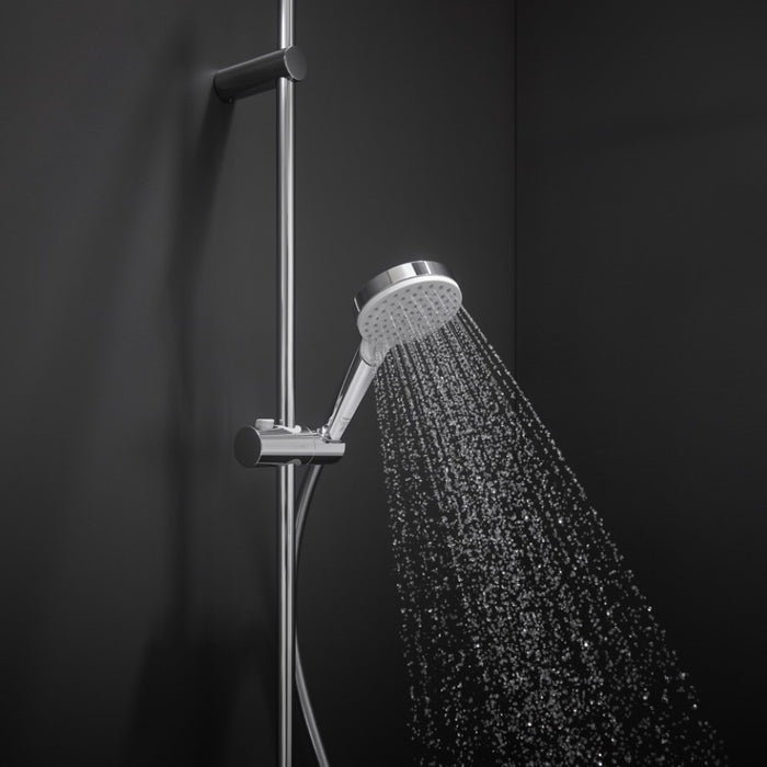 Pommeau de douche Grohe, douchette chromée, couleur argent, jet d’eau en fonctionnement