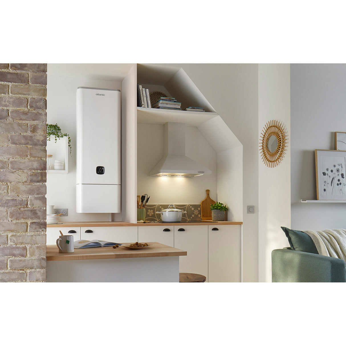Chauffe-eau plat ATLANTIC LINEO connecté blanc, design multiposition pour installation flexible et chauffage d'eau efficace.
