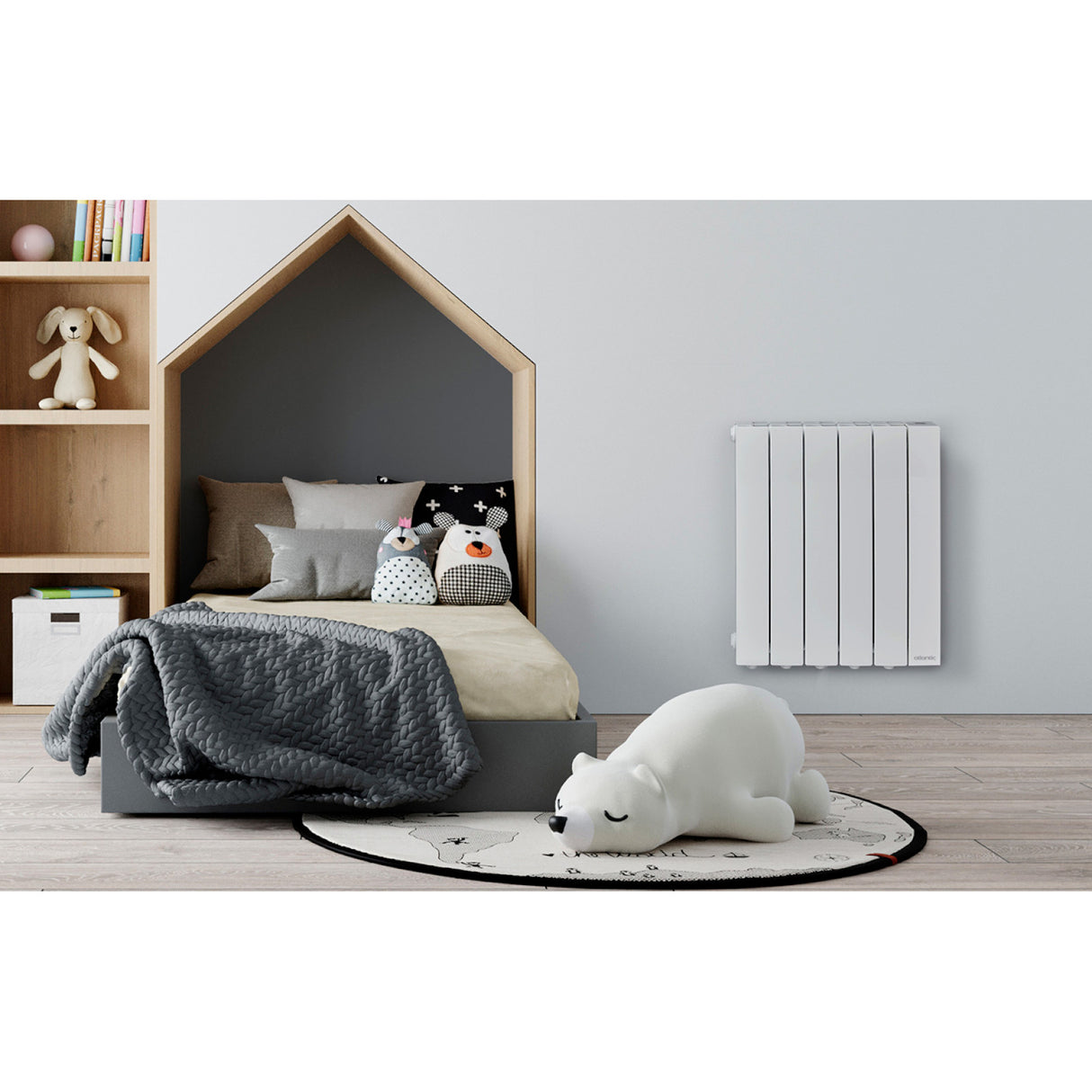 Radiateur blanc Atlantic, radiateur mural électrique dans une chambre pour enfant
