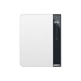 Chauffe-eau Thermor blanc avec panneau de contrôle digital noir, mural compact