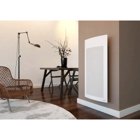 Radiateur Atlantic mural blanc dans salon moderne, marque Atlantic, type radiateur, couleur blanc