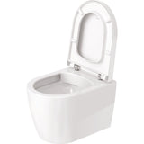 Toilette suspendue blanche de marque Duravit, céramique sanitaire moderne.