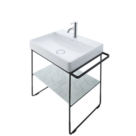Lavabo Duravit blanc sur structure métal noire, étagère décor géométrique, salle de bain