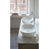 Vasque à poser blanche en céramique marque Villeroy & Boch, salle de bain moderne