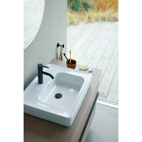 Mitigeur noir Grohe, robinet de salle de bain moderne sur lavabo blanc, style contemporain