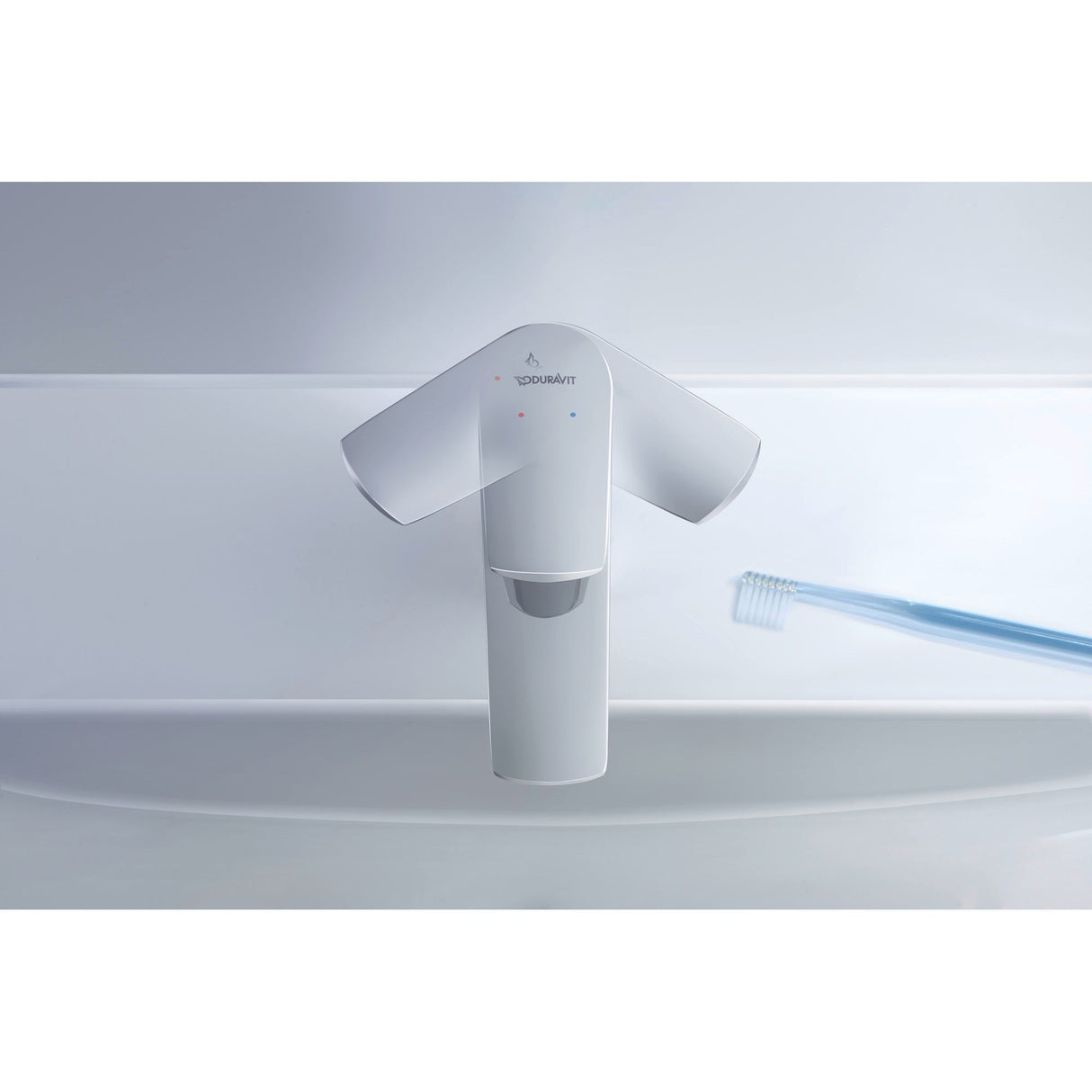 Mitigeur blanc Duravit, robinet salle de bain moderne, sur fond blanc.