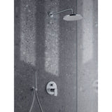 Colonne de douche Grohe, chromée, avec mitigeur thermostatique sur carrelage gris