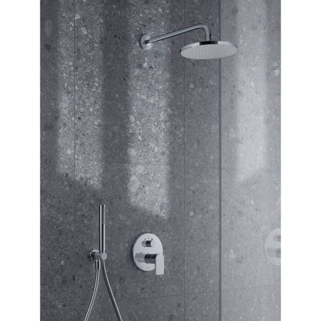 Colonne de douche Grohe, chromée, avec mitigeur thermostatique sur carrelage gris