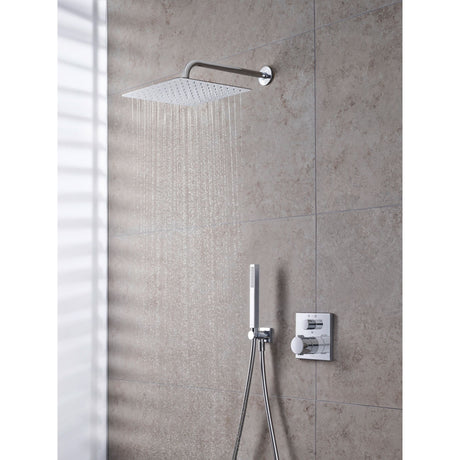 Douche Grohe, système de douche mural chromé, carré, couleur argent.